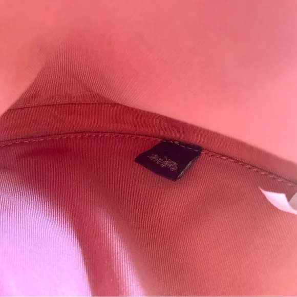 Coach Limited Edition Pink Heart Valentine Wristlet - Picture 6 of 8